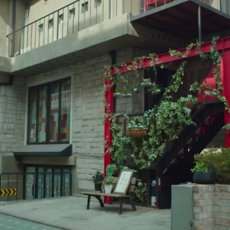 Twotwo House Hotel